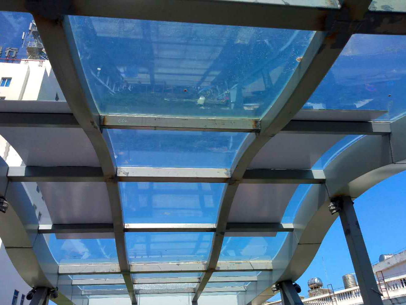 陵水天桥离网照明系统1